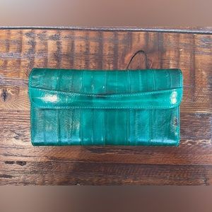 Bright green eel skin wallet. EUC.